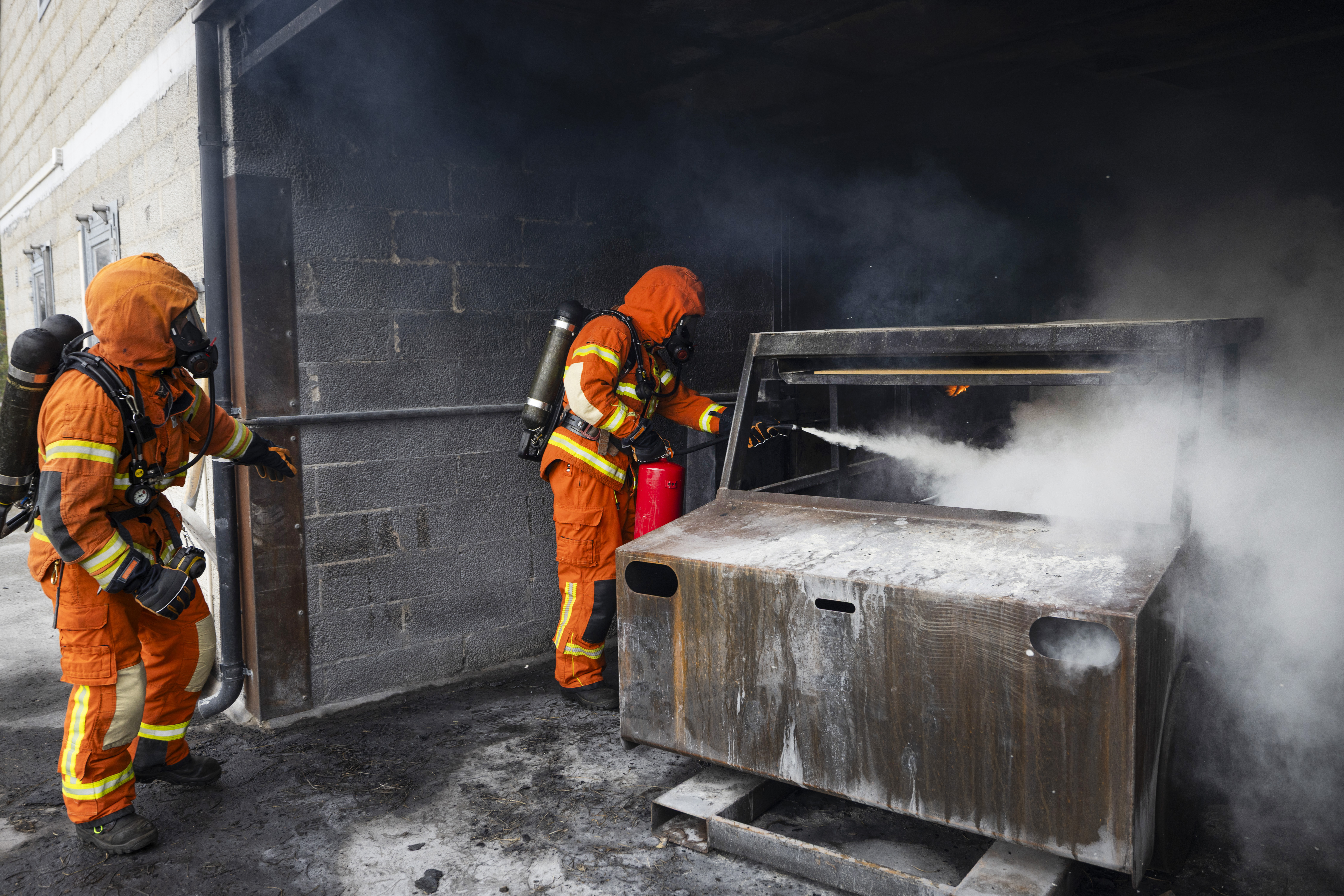 Brandsläckning är något man tränar på i grundutbildningen.