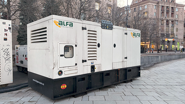 Bild på generator i stadsmiljö 