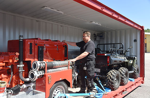 Innehållet i en skogsbrandsdepå.