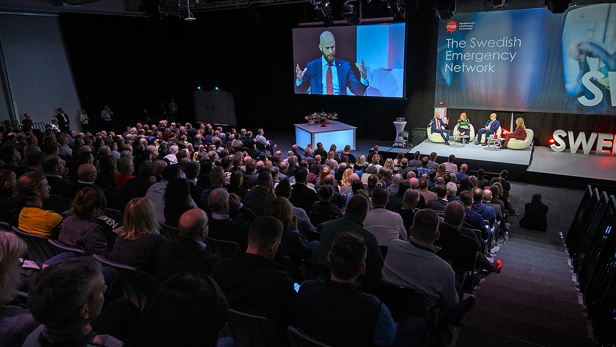 Audience at the Expo listening to Carl-Oskar Bohlin, Minister for Civil Defence on stage.