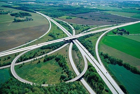 Flygbild över motorväg.