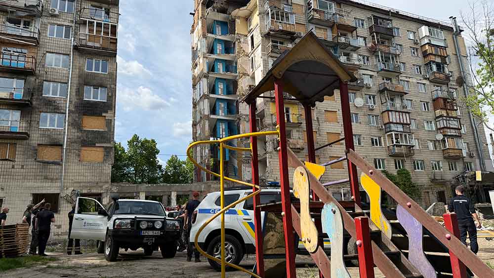 Bostadshus i spillror efter rysk attack.