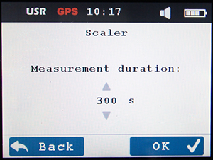 Instrumentet display visar menyn scaler och texten measure duration samt 300 sekunder. Längst ned visas två blå rutor, en med texten Back samt en bakåtpil, den andra med texten OK och en bock.